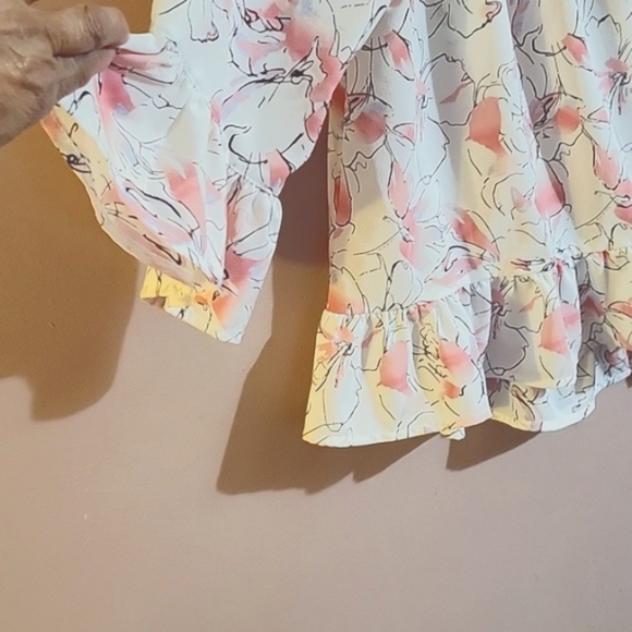 Sanctuary Women's Floral Pink & Beige Bottom Ruffle Blouse, Size: M - Picture 4 of 5